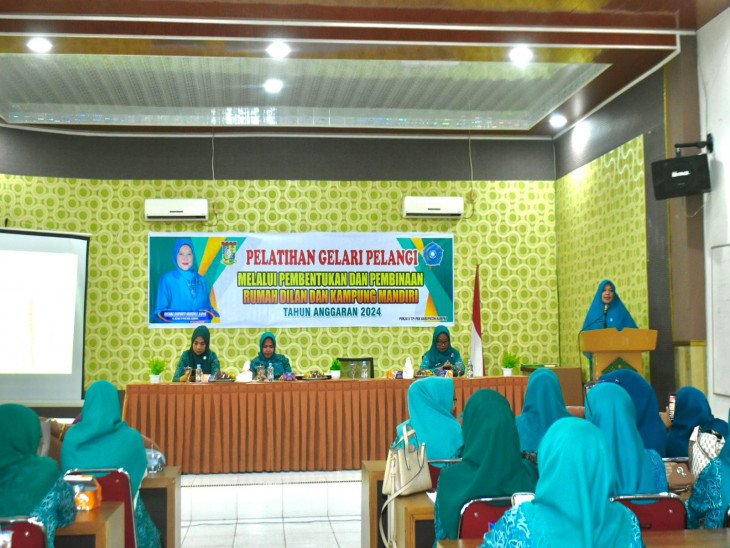 Ketua TP-PKK Kampar Ricana Djayanti Hambali Buka Pelatihan Gelari Pelangi dan Pembentukan Rumah Dilan dan Kampung Mandiri. 