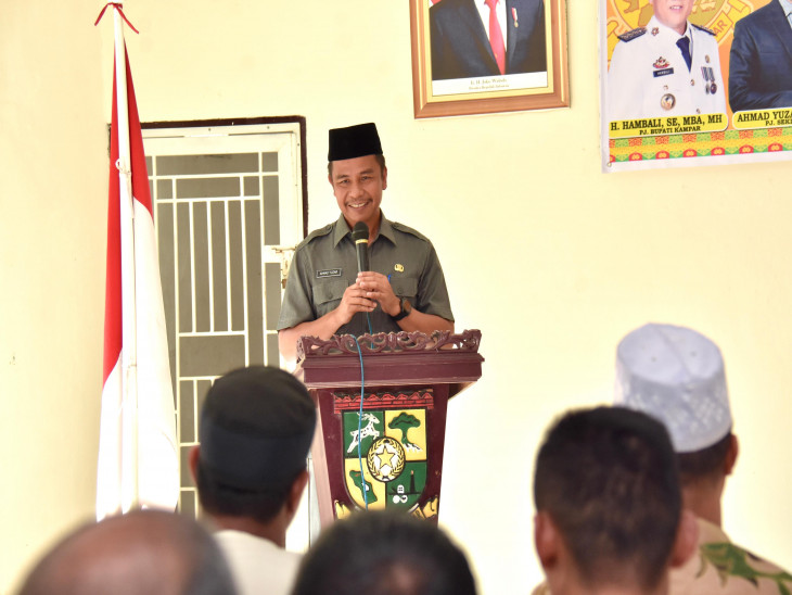 Sosialisasi Penyelenggaraan Administrasi dan Pelaporan Keuangan Bagi Aparatur Desa. Ahmad Yuzar : Aparatur Desa Harus Dapat Mengelola Pemerintahan dan Keuangan Desa Dengan Baik. 