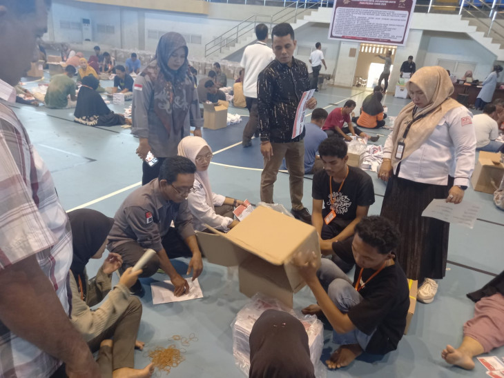 Sortir dan Lipat Surat Suara Pilkada Serentak Selesai, Besok Bakal Dimulai Tahap Setting Per TPS