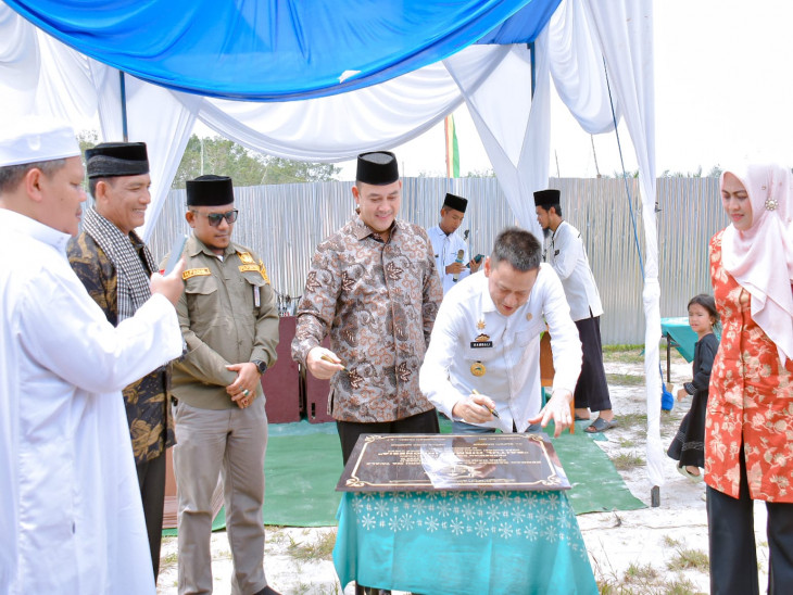 Pj Bupati Kampar Resmikan Ponpes Baitul Hikmah Indonesia.Hambali : “Semoga dari pondok ini akan melahirkan generasi penerus bangsa insani Qur’aini dan Akhlakul Karimah.”