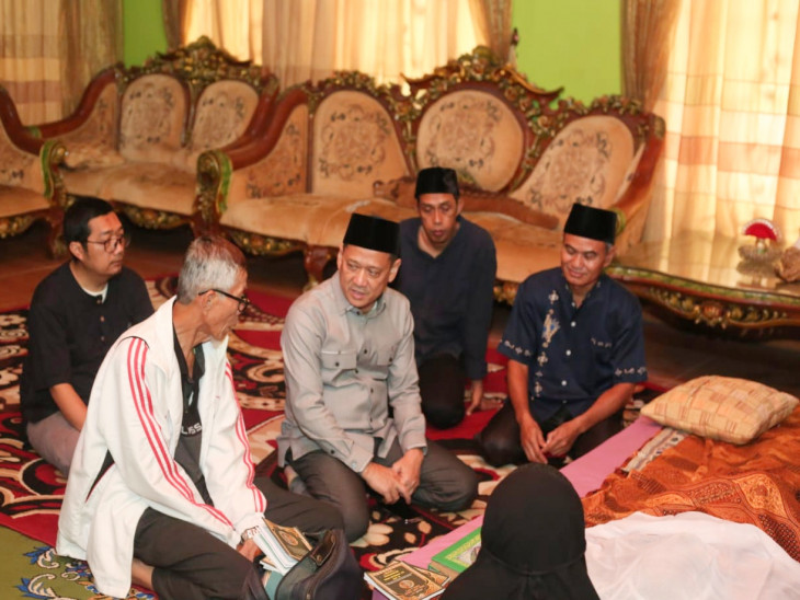 Mantan Anggota DPRD Kampar Wafat, Pj Bupati Kampar Ucap Duka Cita Yang Mendalam Saat Melayat.