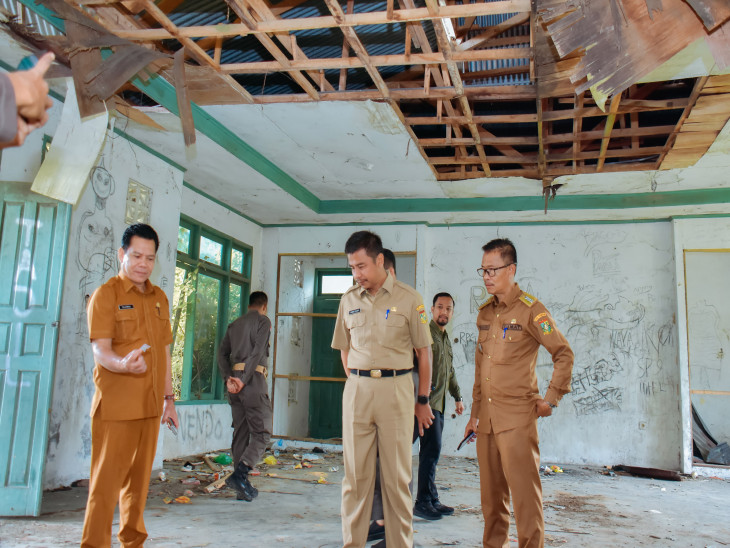 Tinjau Aula Kantor Desa Yang Kebakaran Waktu Lalu, Pj Sekda Kampar: Insyaallah APBD Murni Tahun 2025 Kita Realisasikan.