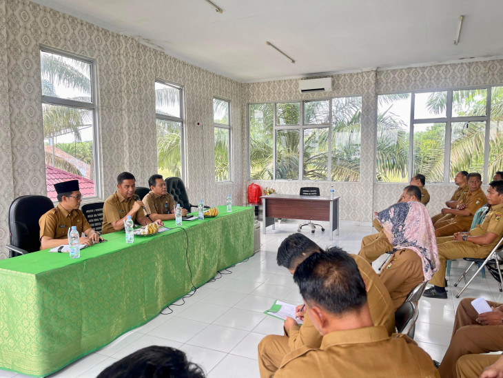 Pj Sekda Kampar Ingatkan Kepala Desa dan Jajarannya Untuk Melayani Masyarakat Dengan Baik.