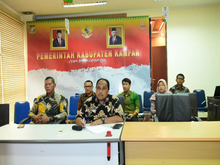 Pemkab Kampar Mengikuti Sosialisasi Pemutakhiran Sasaran Pembangunan Provinsi dalam Rencana Pembangunan Jangka Panjang Daerah Tahun 2025-2045 Melalui Zoom Meeting 