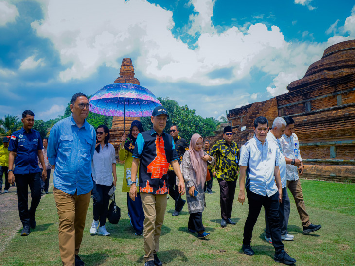 Kembangkan Kawasan Candi Muara Takus, Pj Bupati Kampar Hambali Dampingi Deputi Bappenas RI Tinjau Kawasan Candi Muara Muara Takus. 