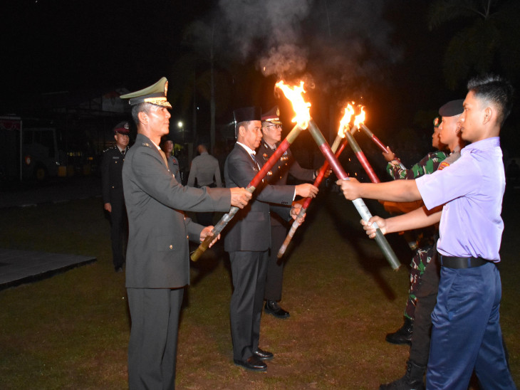 Bertindak Sebagai Inspektur Upacara Malam Taptu , Pj Sekda Kampar Mengajak masyarakat untuk mengambil inspirasi dari perjuangan pahlawan 