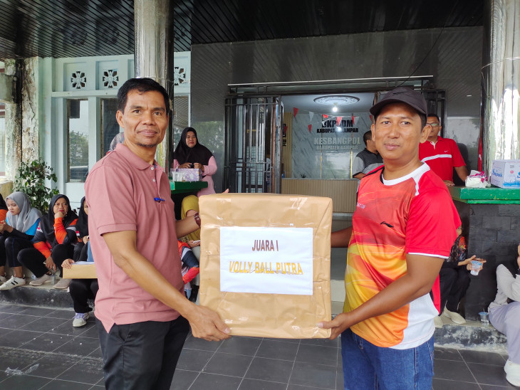 Puncak Kemeriahkan HUT RI ke-79, Eks Perkantoran Bupati Lama Gelar Senam Sehat, cek kesehatan dan Pembangian Hadiah