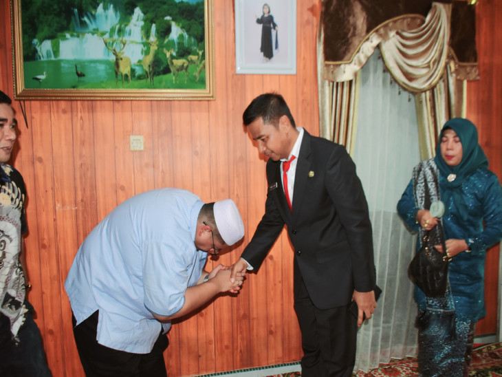 Nuraini Ibunda Nurmansyah Wafat di Usia 58 Tahun, Pj Sekda Kampar Ahmad Yuzar Ucapkan Turut Berduka Cita. 