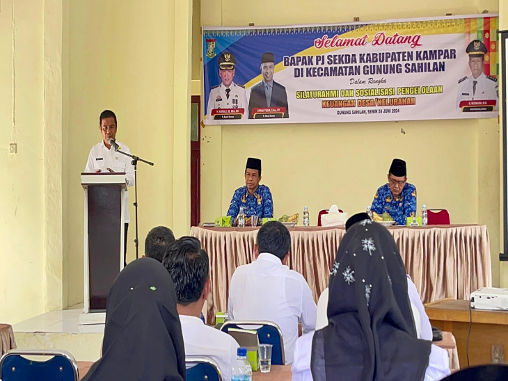 Selalu Mensosialisasikan Tata Kelola Administrasi dan Keuangan Desa, Pj Sekda Kampar: Kita Merupakan Satu Barisan Yang Dipilih Untuk Mengayomi dan Melayani Masyarakat.