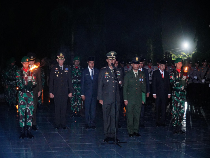 Tepat Pukul 00.00 Wib, Pj Sekda Ikuti Apel Kehormatan dan Renungan Suci di TMP Kusuma Eka Bakti 