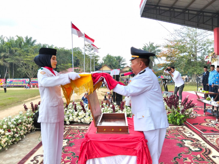 Khidmat, Pemerintah Kecamatan Kampar Kiri Sukses Gelar Upacara Peringatan Detik-Detik Proklamasi Kemerdekaan RI ke-79. 