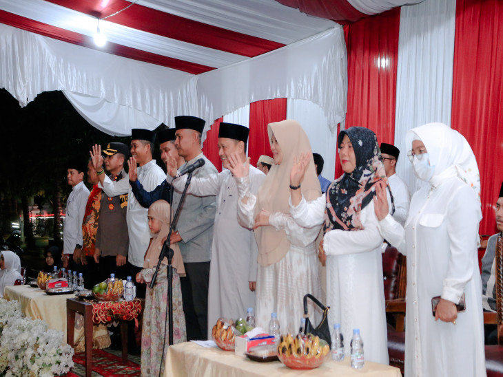 Pj Bupati Kampar Lepas Peserta Pawai Takbir Aidul Adha 1445 H.