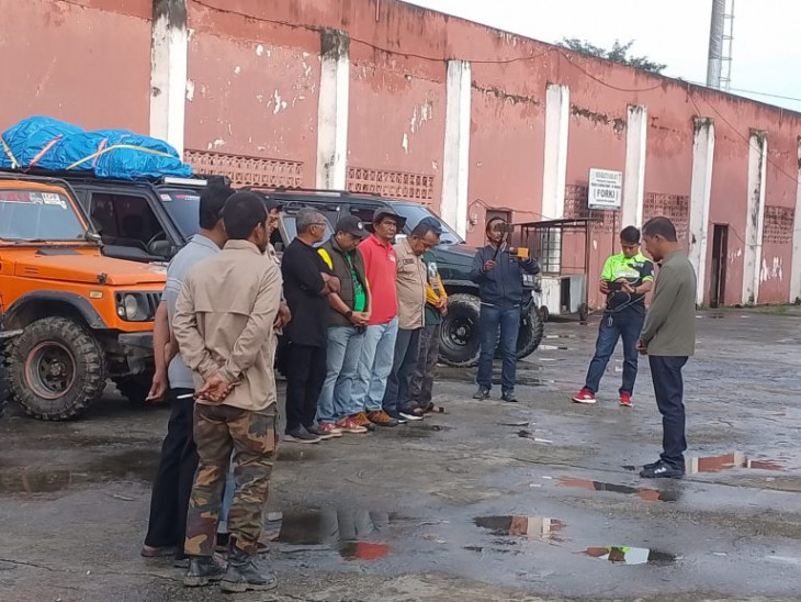 Salurkan Bantuan Banjir ke Daerah Sulit Pemda Kampar Gandeng IOF Kampar. 