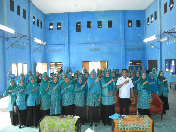 Pj Ketua TP PKK Kabupaten Kampar Lakukan Pembinaan Dalam Memajukan Program Kerja PKK Melalui Monitoring Dan Evaluasi Kerja PKK Di Kecamatan Dan Desa.