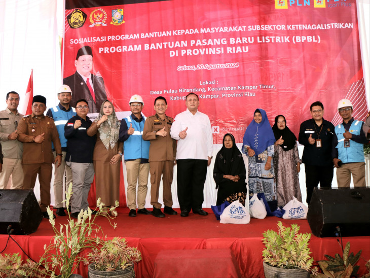 723 Warga Telah Terima Program BPLB Direktorat Jenderal Ketenagalistrikan ESDM dan PT PLN, Pj Bupati Kampar Apresiasi Anggota Komisi VII DPR RI, Kementerian ESDM dan PLN Dalam Pemenuhan Kebutuhan Dasar listrik Masyarakat. 