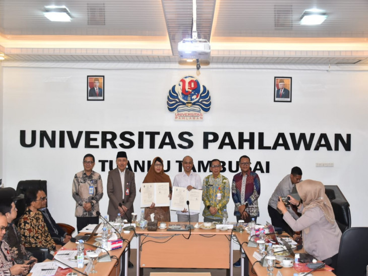 Asisten III Azwan Paparkan Materi Pemanfaatan Tanah Ulayat Dies Natalis ke-7 Universitas Pahlawan.