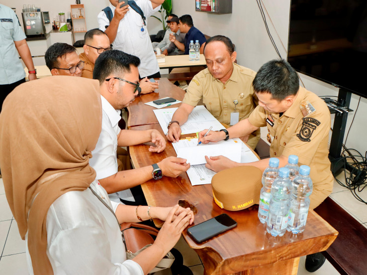 PJ Bupati Kampar Hambali, Terima Dana Hibah Pembangunan Daerah Dari Kementerian PUPR RI.