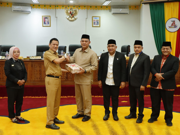 Pj Bupati Kampar Sampaikan Dua Rancangan Peraturan Daerah Kabupaten Kampar Tahun 2024.
