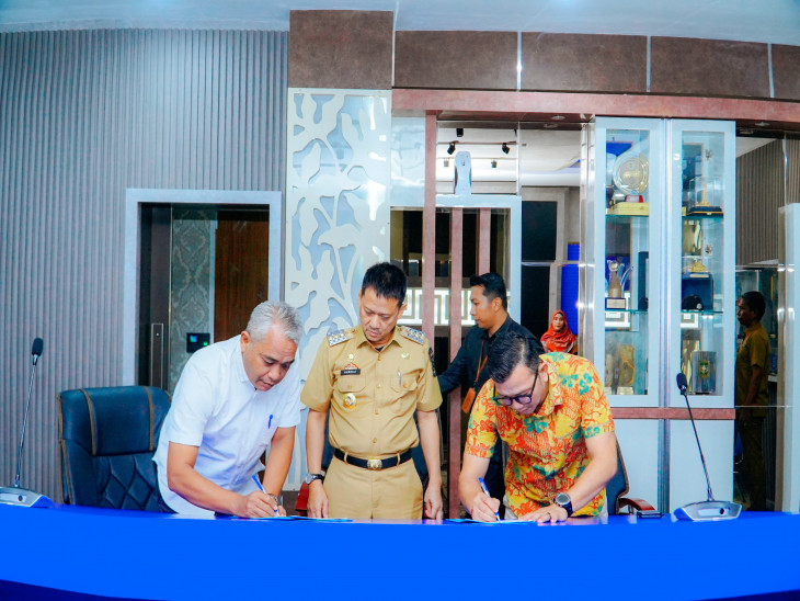 Saksikan MoU Antara Bawaslu Kampar dan FKDM Kampar, Pj Bupati Kampar Berharap MoU ini Dapat  menjaga Kondusifitas Pemilu 2024.