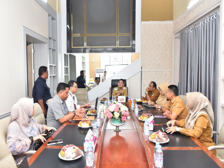 Pj. Bupati Kampar Pimpin Rapat Bersama PT. BPR Sari Madu (Perseroda)