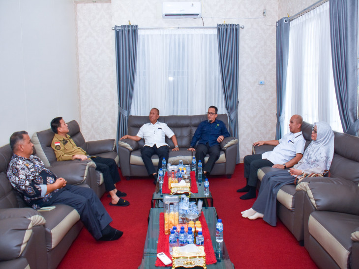 KKN Tematik, Rektor UIR Langsung antar ke Pj Bupati Kampar. 