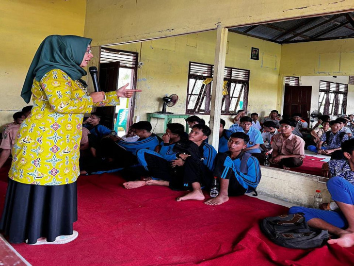 PC IBI Kampar Sosialisasikan Pentingnya Kesehatan Reporoduksi Remaja Di SMKN 3 Tapung Hulu.