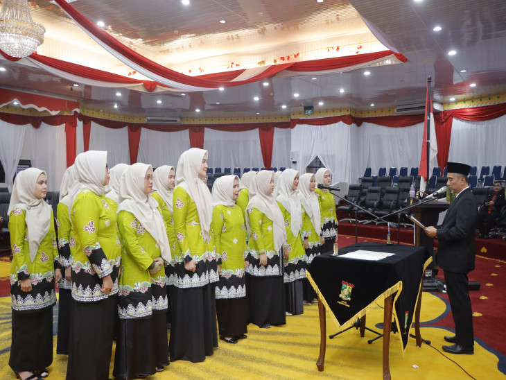 Ketua DPRD Kab. Kampar Lantik Kepengurusan IKKD DPRD Kab. Kampar Periode 2024-2029. 