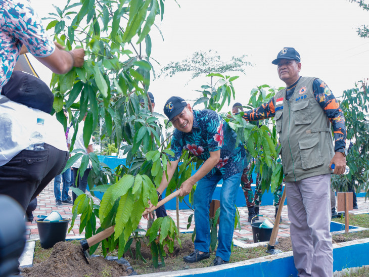 Hadiri pada Festival Bakuok Bersih 2024 Pj Bupati Kampar Pinta Jaga Kebersihan dan Lestarikan Lingkungan. 