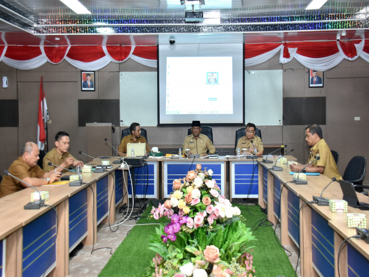 Pimpin Rapat LPPD dan SPM, Pj Sekda Kampar Tekankan 18 Indikator LPPD Setiap OPD Harus Selesai.