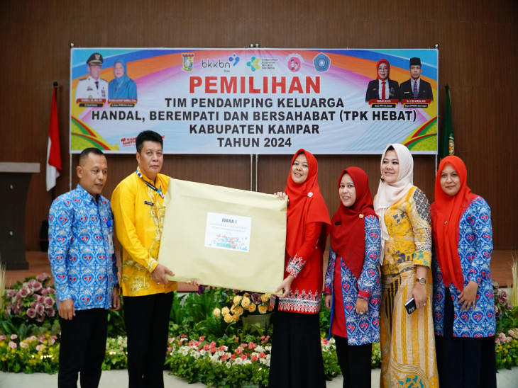 Lomba Tim Penggerak Keluarga HEBAT, Ricana Hambali : Perkuat Kolaborasi Masyarakat dalam Mewujudkan Pembangunan. 
