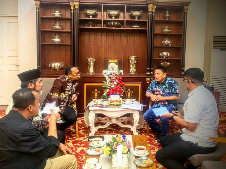 Audiensi Dengan Pj Gubernur Riau, Pj Bupati Kampar Sampaikan Program Pendidikan Kampar dan Pengajuan Mahmud Marzuki Sebagai Pahlawan Nasional. 