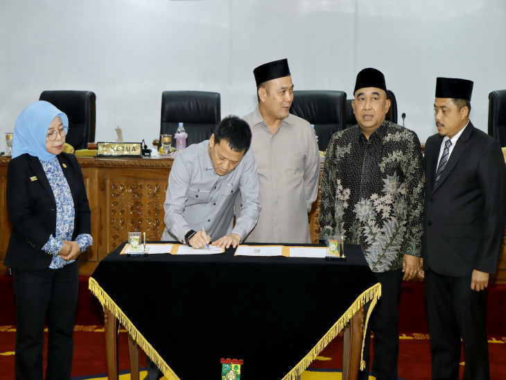 Pj Bupati Kampar Hambali Tandatangani dan Sampaikan Pidato KUA PPAS  APBD Perubahan tahun 2024. 