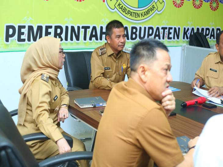 Zoom Meeting Pengendalian Inflasi dan Sertifikat halal dengan Mendagri. Bupati Kampar Ahmad Yuzar ; Pemkab Kampar Komit Percepatan Sertifikasi Halal bagi UMKM 