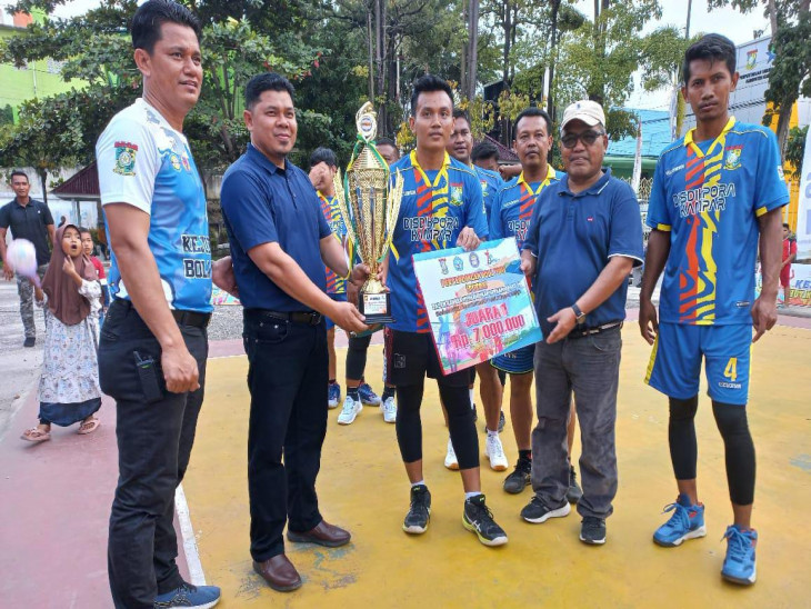 Final Bola Volly Dalam Rangka Hari Jadi ke 75 Kab. Kampar tahun 2025, Tim Putra Disdikpora Dan Tim Putri Kemenag Raih Juara I. 