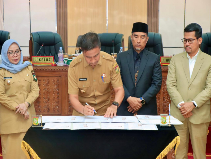 Pemkab Kampar dan DPRD Tandatangani Nota Kesepakatan KUA-PPAS Tahun Anggaran 2026