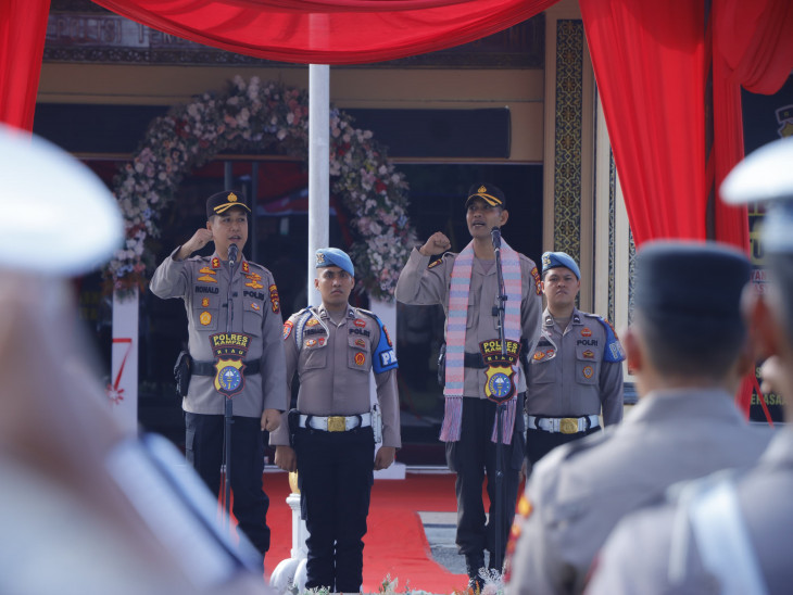 Sertijab Kapolres Kampar, AKBP Ronald  Pamit Dan Serahkan Tongkat Estapet Kepemimpinan Kepada AKBP Mihardi