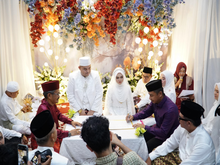 Bupati Kampar Ahmad Yuzar Hadiri Sekaligus Menjadi Saksi Pernikahan Reyhan Sabri Dan Marshanda Idriyanti. 