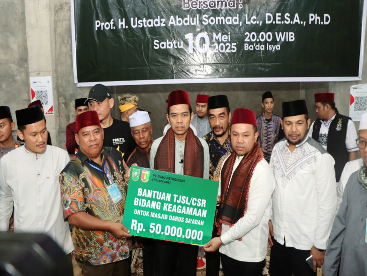 Bersama UAS, Gubernur Riau Dan Plt. Asisten I Setda Kampar Resmikan Masjid Darus Sa'adah Tarai Bangun