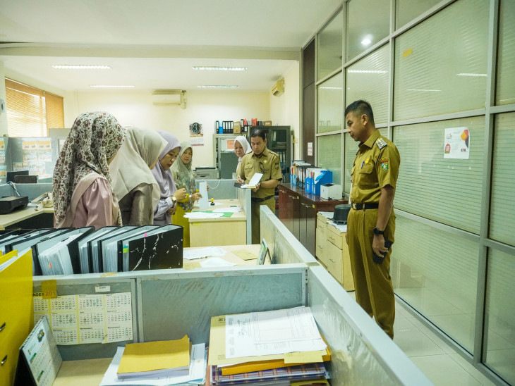 Bupati Ahmad Yuzar Lakukan Sidak di Lingkungan Setda Kampar. 