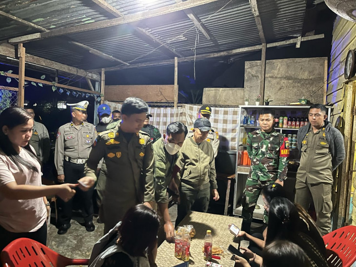 Satpol PP Kampar Tertibkan Warung Remang di Desa Gading Sari dan Desa Sumber Makmur Tapung