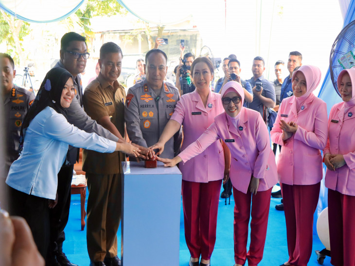 Bupati Kampar Dampingi Kapolda Riau Resmikan SPPG Yayasan Kemala Bhayangkari Teluk Kenidai