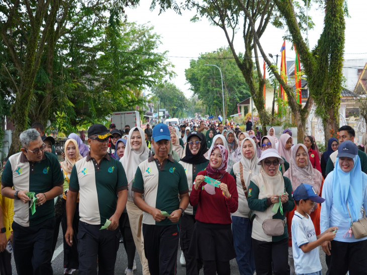 Ikut Langsung Jalan Sehat, Bupati Dan Wakil Bupati Apresiasi Gebyar HKN yang Meriah dan Semarak 