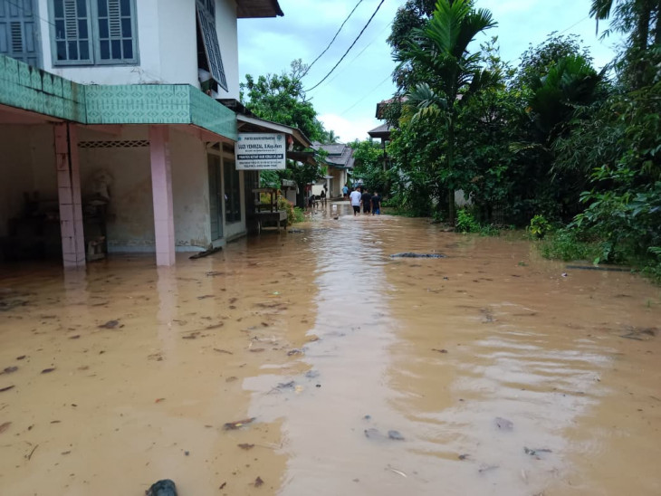 Akibat Deras dan Tingginya Intensitas Hujan Desa Kebun Tinggi Kecamatan Kampar Kiri Hulu di Terjang Banjir Bandang. 