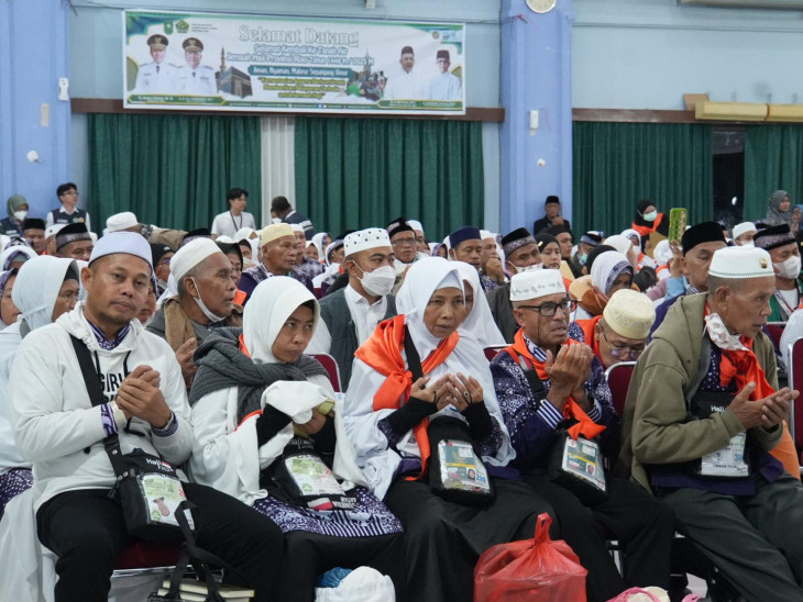 Persiapan Pulang Ke Bangkinang, Jamaah Haji Sampaikan Ucapan Terima Kasih ke Petugas Atas Pelayanan 