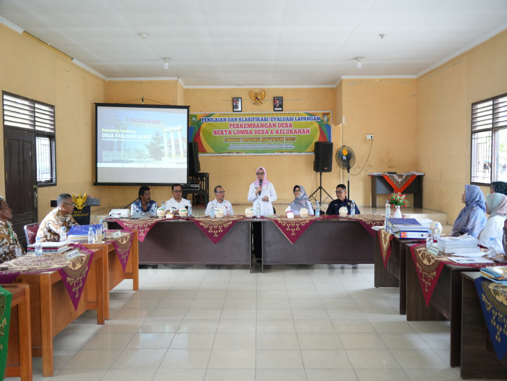 Tinjau Evaluasi Lapangan Lomba Desa/Kelurahan, Wabup Hj. Misharti Berharap Momentum Ini Untuk Terus Berinovasi dan Memberikan Pelayanan Terbaik Kepada Masyarakat.