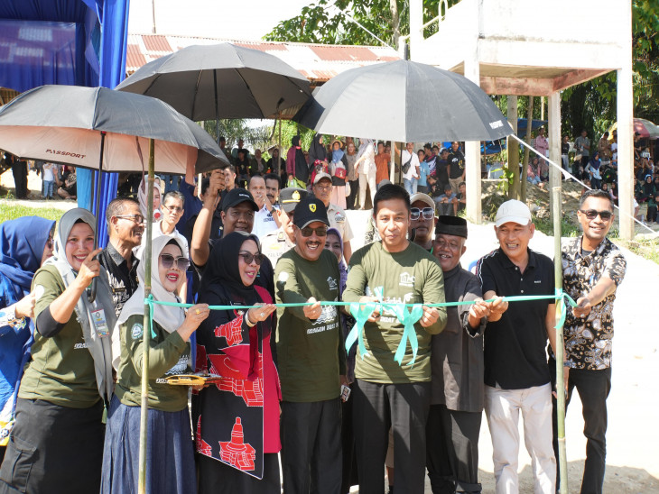 Bupati dan Wakil Bupati Kampar Buka Festival Pacu Sampan Kepala Naga di Desa Teratak Buluh, Dorong Potensi Wisata Lokal
