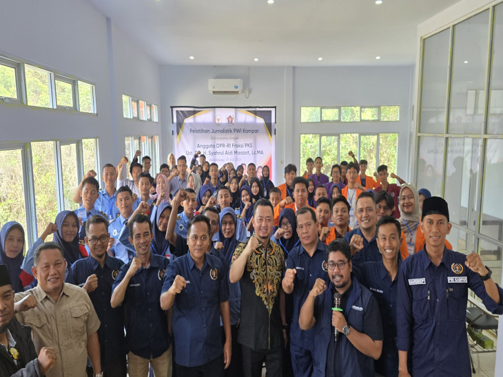 Dibuka Anggota DPR-RI Syahrul Aidi Maazat, Pelatihan Jurnalistik PWI Kampar Sukses Digelar