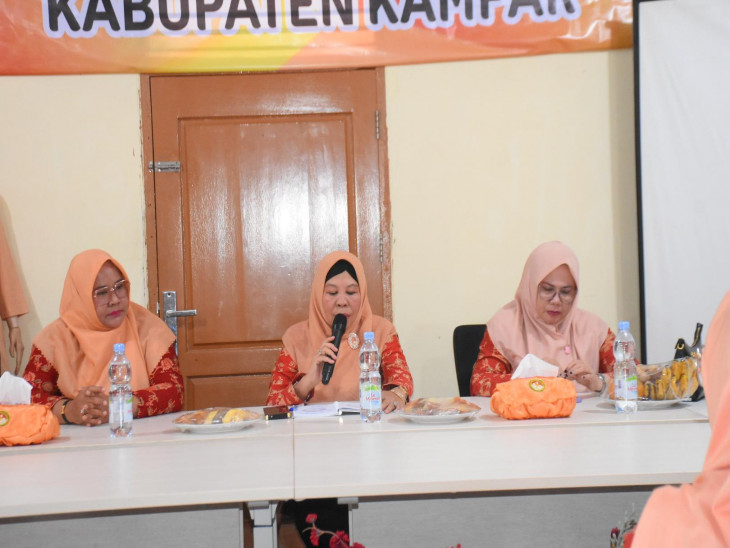 Gelar Pertemuan Bulanan , DWP Kabupaten Kampar Lakukan Evaluasi dan Renja 2025. 