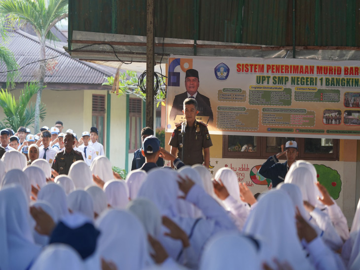 Siswa SMPN 1 Bangkinang sambut Meriah Edukatif Pol PP In Action. 