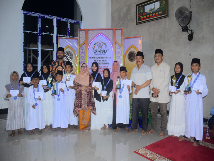 Hadiri Penutupan MTQ ke-32 TPQ Nurul Islam di Desa Simalinyang, Wakil Bupati Kampar Misharti ;  Bentuk Generasi Yang Mencintai Al-Qur'an